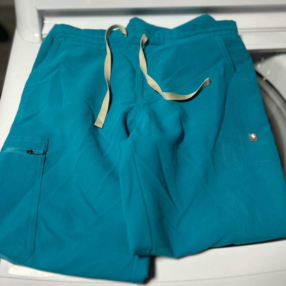 Women’s FIGS scrub pants